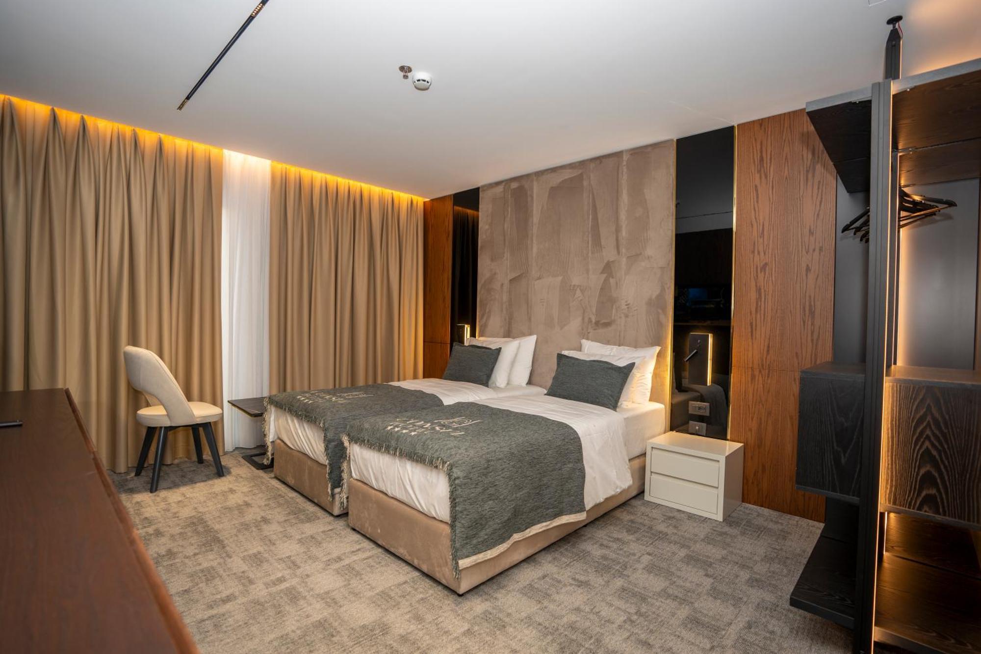 Consul 4*