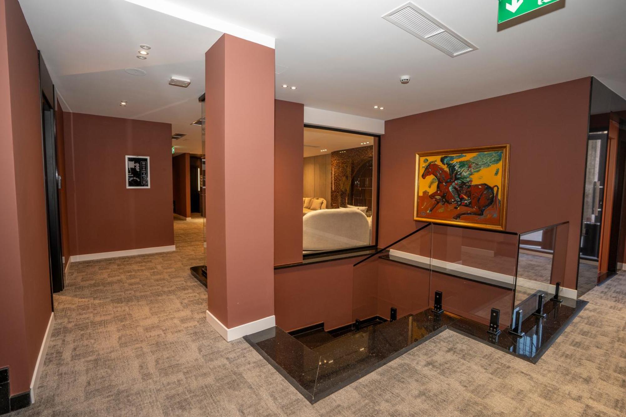 Consul Hotel