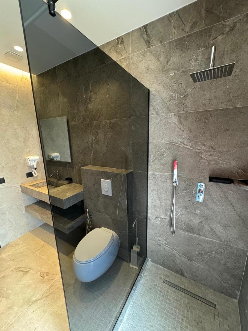 Consul Hotel 4*